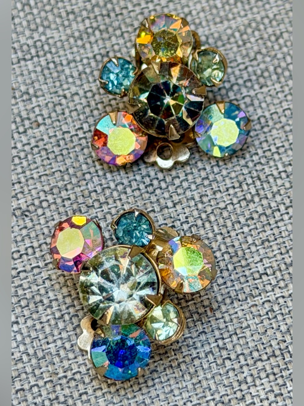 VTG Signed Weiss Aurora Borealis Rhinestone Multi Tier Cluster Clip On Earrings